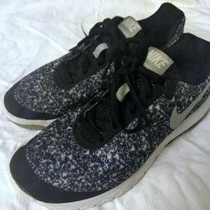 Mint cond Nike Flex girls' running shoes 6.5y